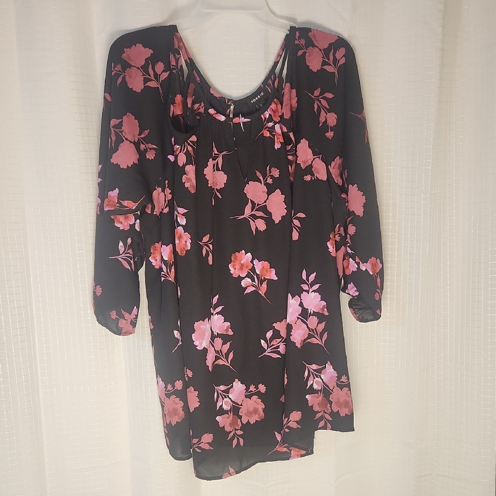 Torrid Sz5 Cold Shoulder Black With Pink Floral Print. Midi Dress.